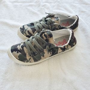 Jellypop Womens Dallas Camouflage Sneakers, Size 8